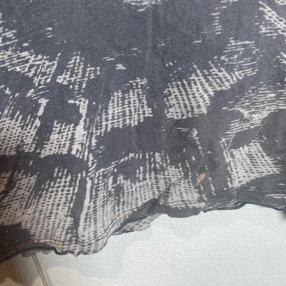 Magnolia Pearl Gray Graphic tee - Picture 5 of 10